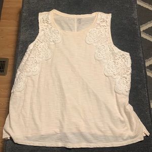 Crown & Ivy light pink/peach tank with lace crochet on both sides